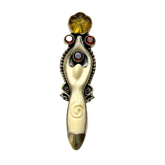 Jewelry - ‼️💥PRICE DROP ☄️Sterling 925 Goddess Pendant Rare Bone Garnets Citron crystals